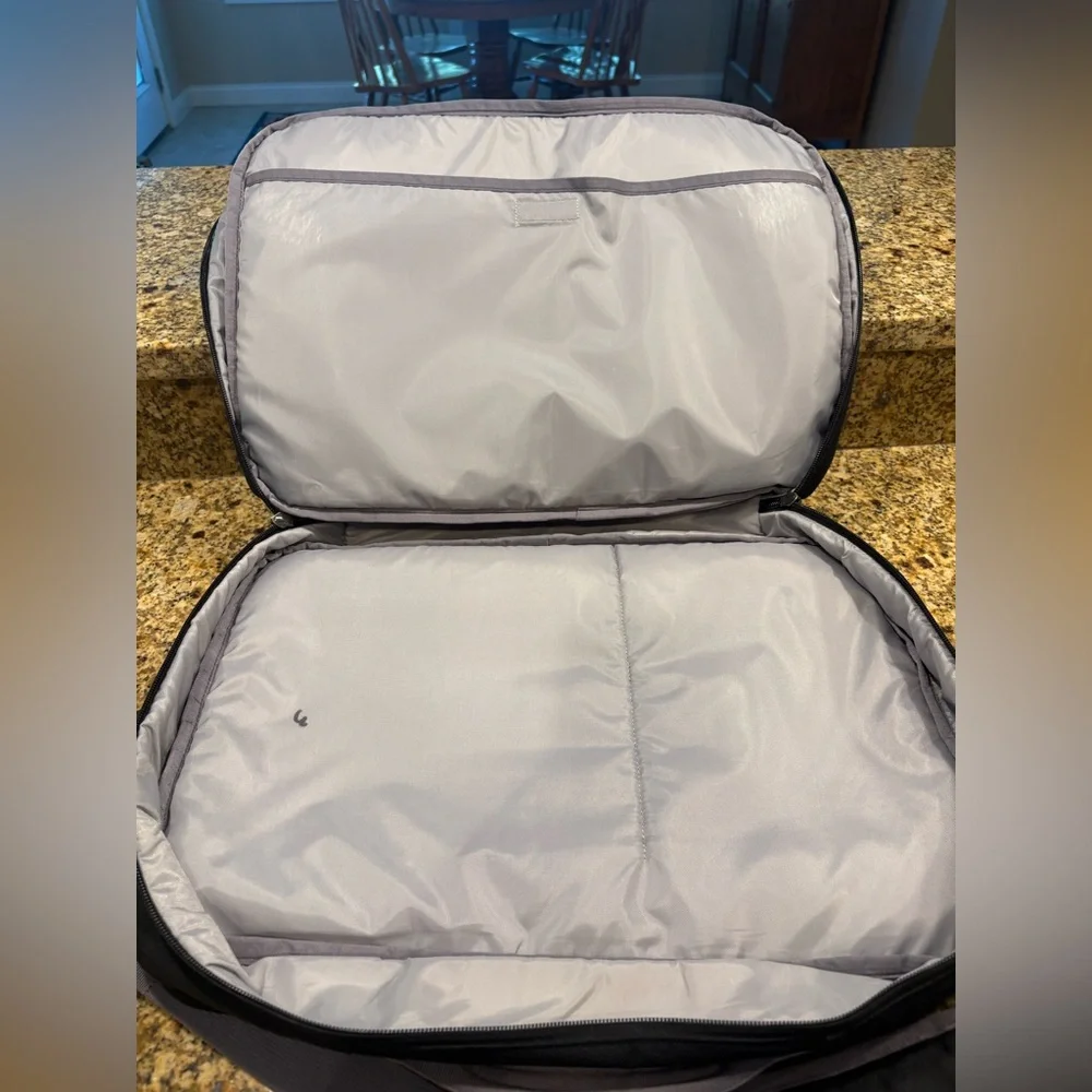 Patagonia Black Polyester Padded Laptop Computer School Business Shoulder Bag